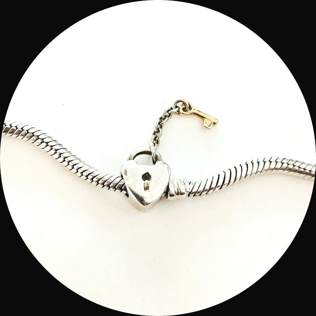 Pandora Hart gouden Sleutel 790288 / retired, Sieraden, Tassen en Uiterlijk, Gebruikt, Pandora, Ophalen of Verzenden, 1 bedel