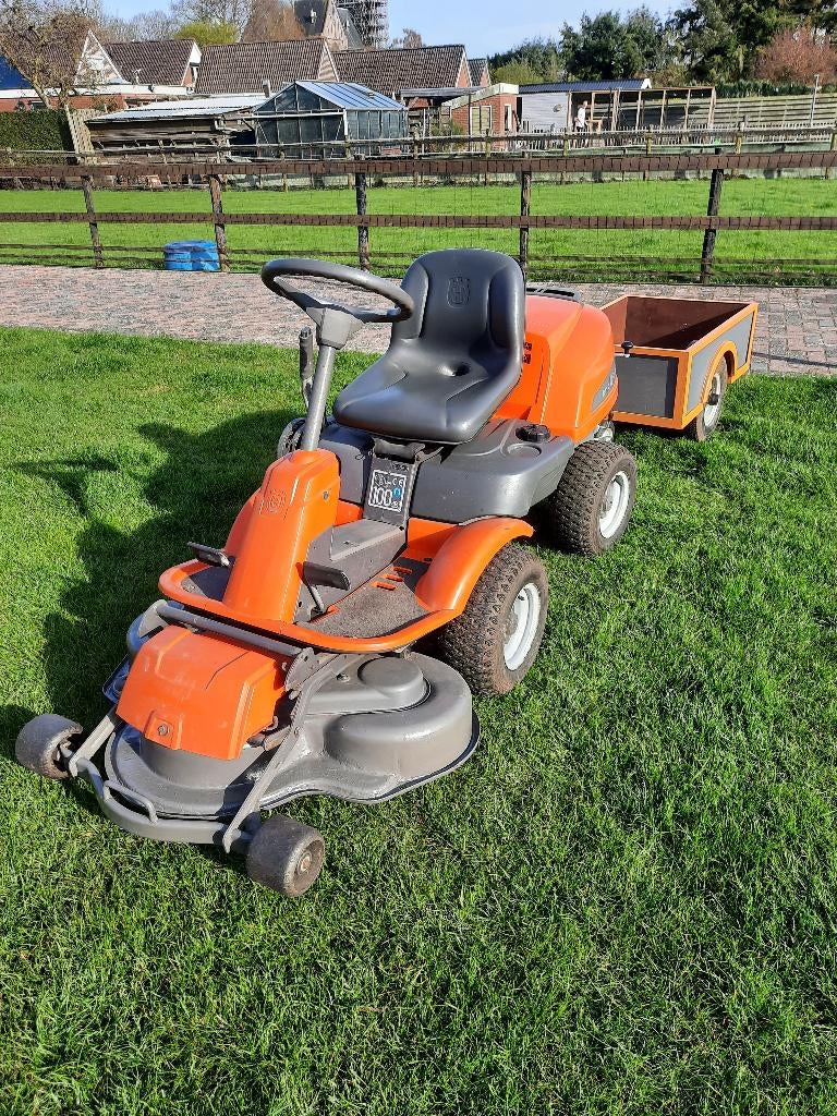 Husqvarna R11c frontmaaier met kleine aanhanger., Ophalen, Gebruikt, Versnellingen, 90 tot 120 cm