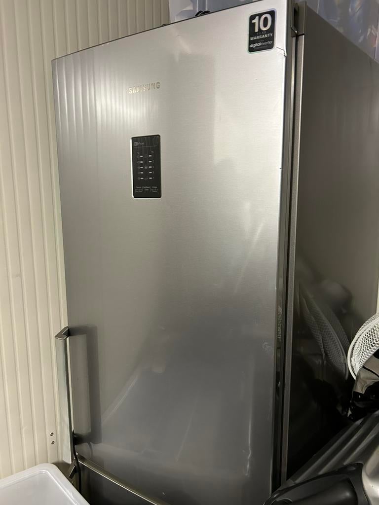 Samsung RB31FEJNCSA vrijstaande koelkast zilver beschadigd, Gebruikt, 200 liter of meer, Met aparte vriezer, 160 cm of meer