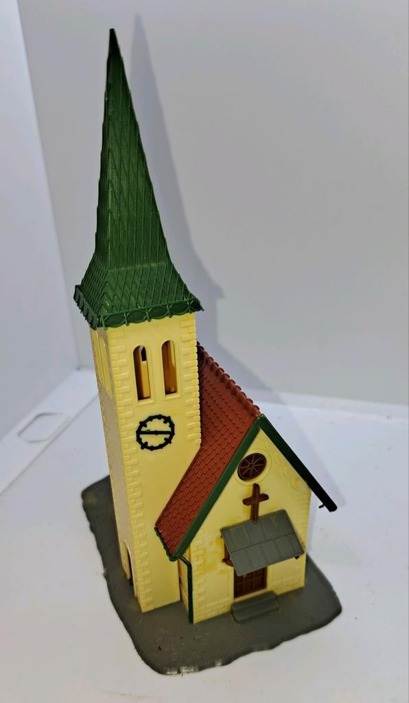 Kerk met groene toren in ho, Hobby en Vrije tijd, Modeltreinen | H0, Gebruikt, Jouef, Gelijkstroom of Wisselstroom, Brug, Tunnel of Gebouw