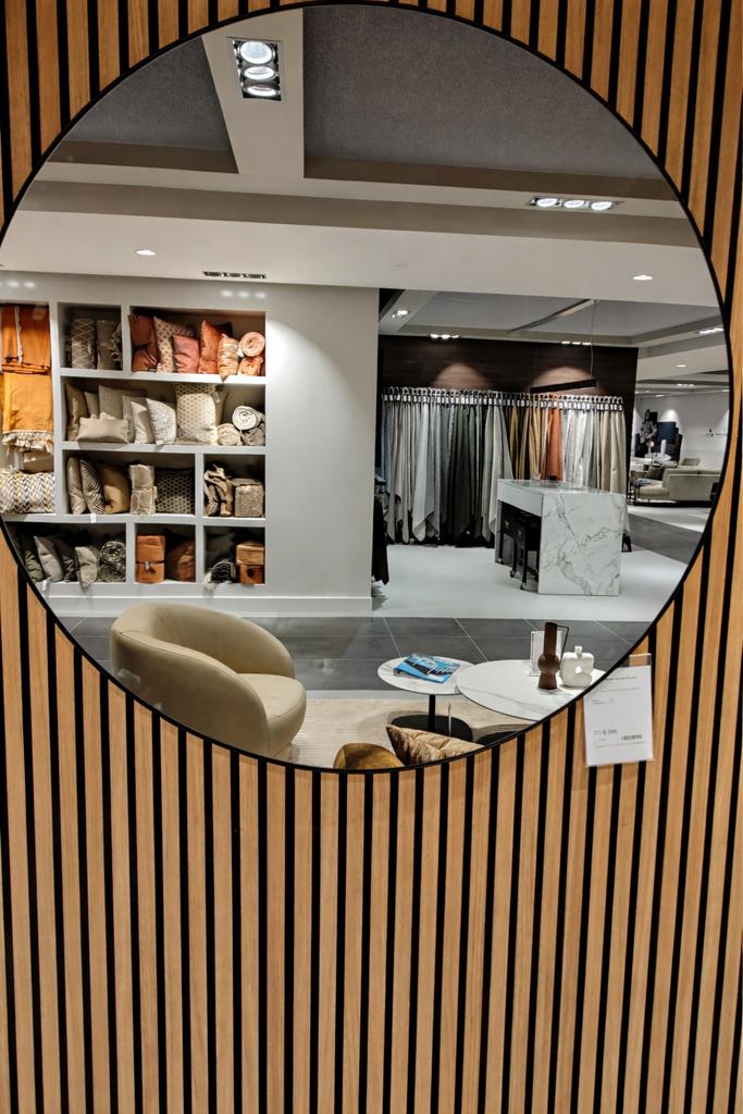 Grote ronde wandspiegel 110 cm met zwarte rand, Huis en Inrichting, Woonaccessoires | Spiegels, Ophalen, 100 tot 150 cm, Rond