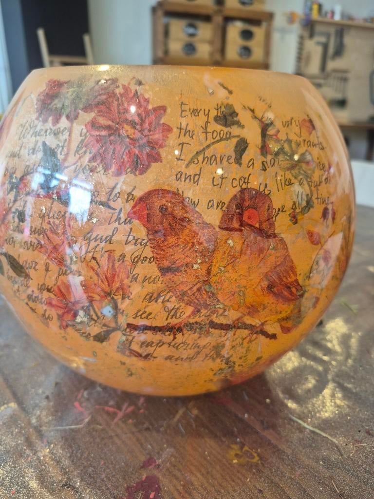 Decoratieve glazen schaal met vogel- en bloemmotief, Oranje, Ophalen of Verzenden, Minder dan 50 cm, Glas