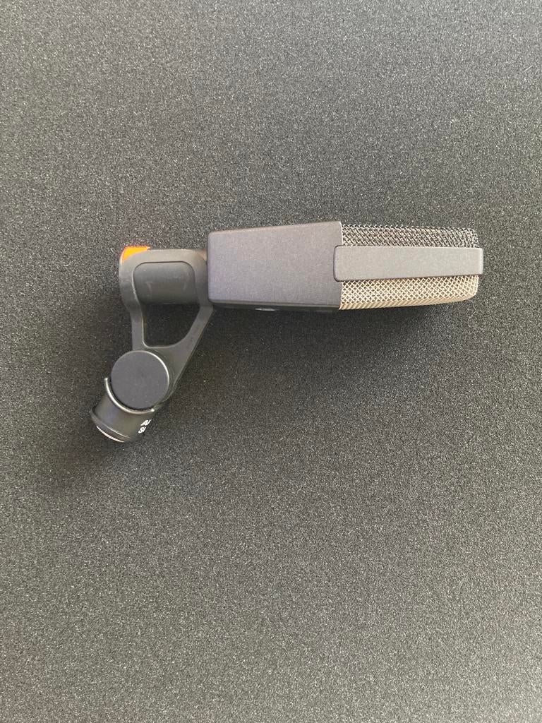 AKG SA40 Zeldzame clip, Muziek en Instrumenten, Microfoons, Ophalen of Verzenden, Zo goed als nieuw, Instrumentmicrofoon