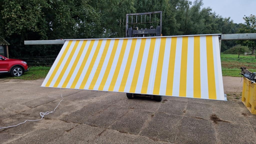 Uitvalscherm elektrisch Somfy, Ophalen, Elektrisch, Zo goed als nieuw, 250 cm tot 450 cm