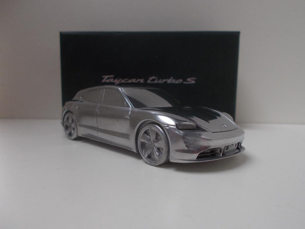 Porsche Taycan Turbo Sport Turismo Paperweight Presse Papier, Hobby en Vrije tijd, Modelauto's | 1:43, Ophalen of Verzenden, Nieuw