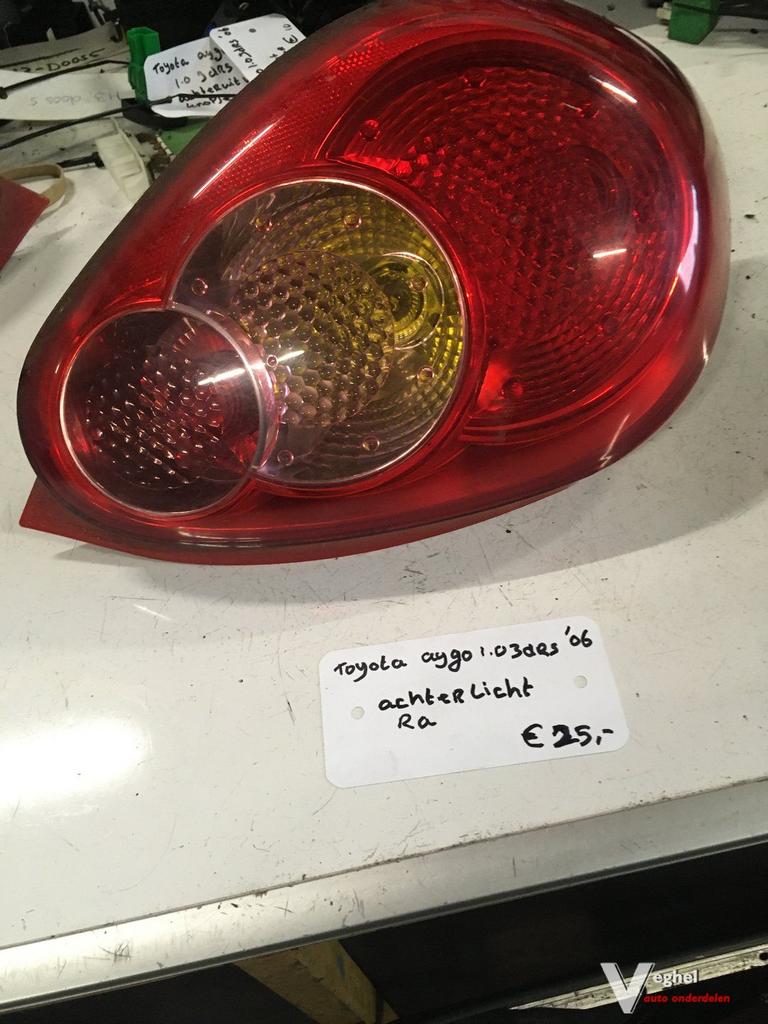 Toyota Aygo 1.0   3 drs 2006  Achterlicht  Links, Gebruikt, -, -, Ophalen of Verzenden