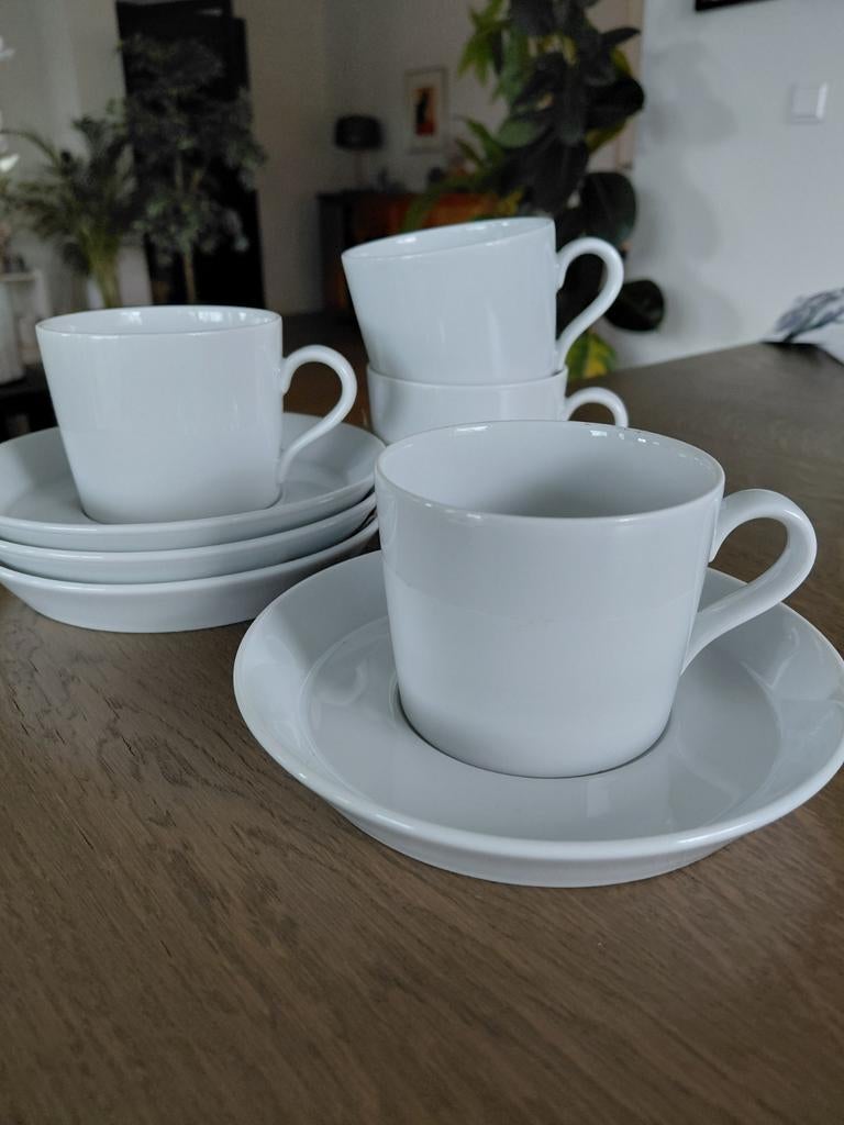 ARZBERG TRIC - KOP EN SCHOTELS (4X) - € 25,00, Ophalen of Verzenden, Zo goed als nieuw, Effen, Kop(pen) en/of Schotel(s)