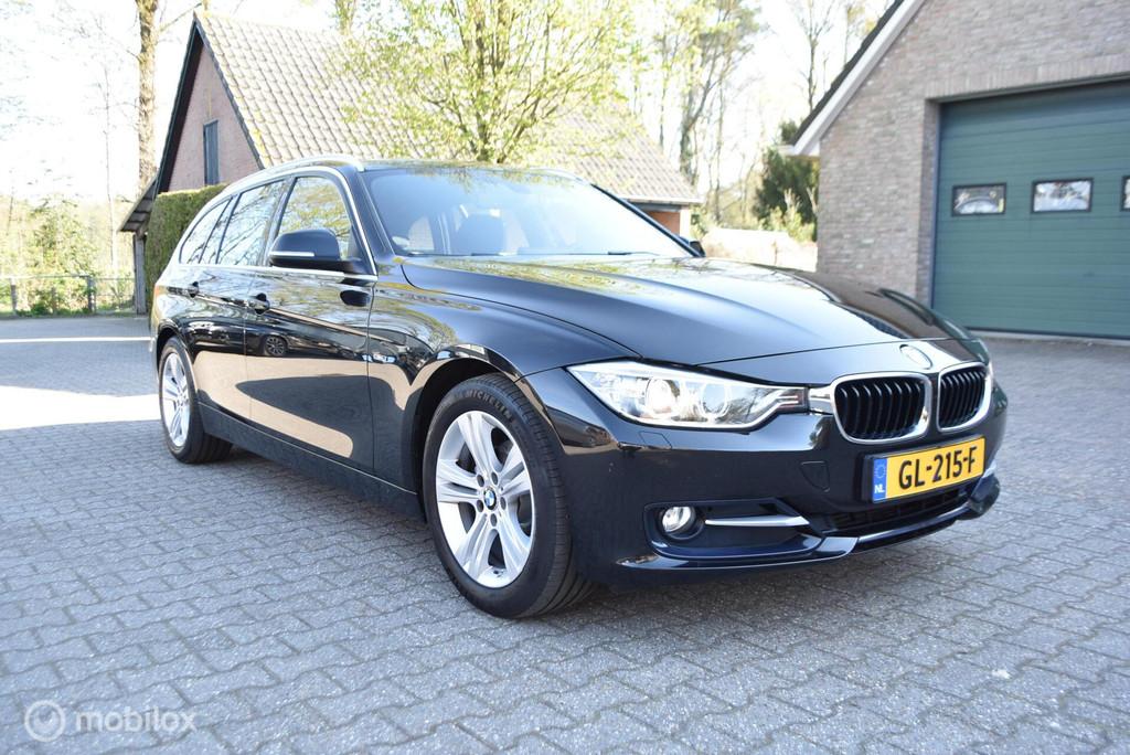 BMW 3-serie Touring 318d Sport Edition Aut, Auto's, BMW, Automaat, Zwart, Zwart, Origineel Nederlands