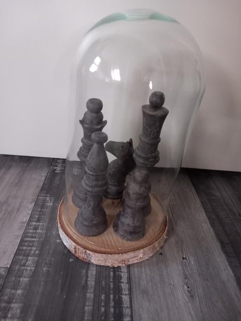 Decoratief schaakstukken onder glazen stolp, Ophalen, Minder dan 500 stukjes, Zo goed als nieuw, Schaken