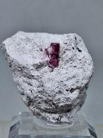 ZEER ZELDZAAM RODE BERYL (BIXBIET), Ophalen of Verzenden, Mineraal