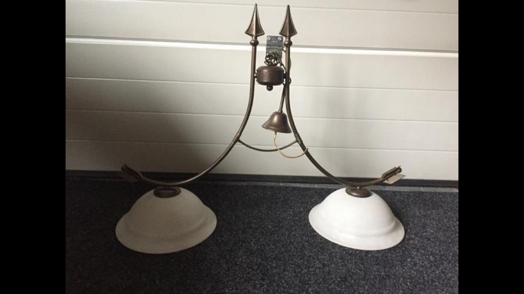 Luxe Hanglamp bruin/brons pijlen met witte glazen kappen, Huis en Inrichting, Ophalen, Zo goed als nieuw, Glas, Minder dan 50 cm