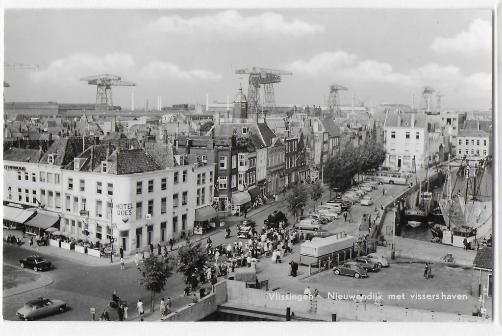 Vlissingen Nieuwendijk ongelopen Ansichtkaart ( B3164 ), Ophalen of Verzenden, 1980 tot heden, Ongelopen, Zeeland