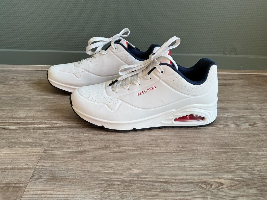 Witte dames sneakers van Skechers, maar 1x gedragen, maat 41, Kleding | Dames, Schoenen, Wit, Ophalen of Verzenden, Sneakers of Gympen