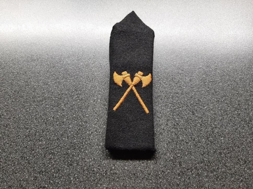 Zwitserland  -  1940  Sappeur  / 15 x 4 cm., Ophalen of Verzenden, Landmacht, Nederland, Embleem of Badge