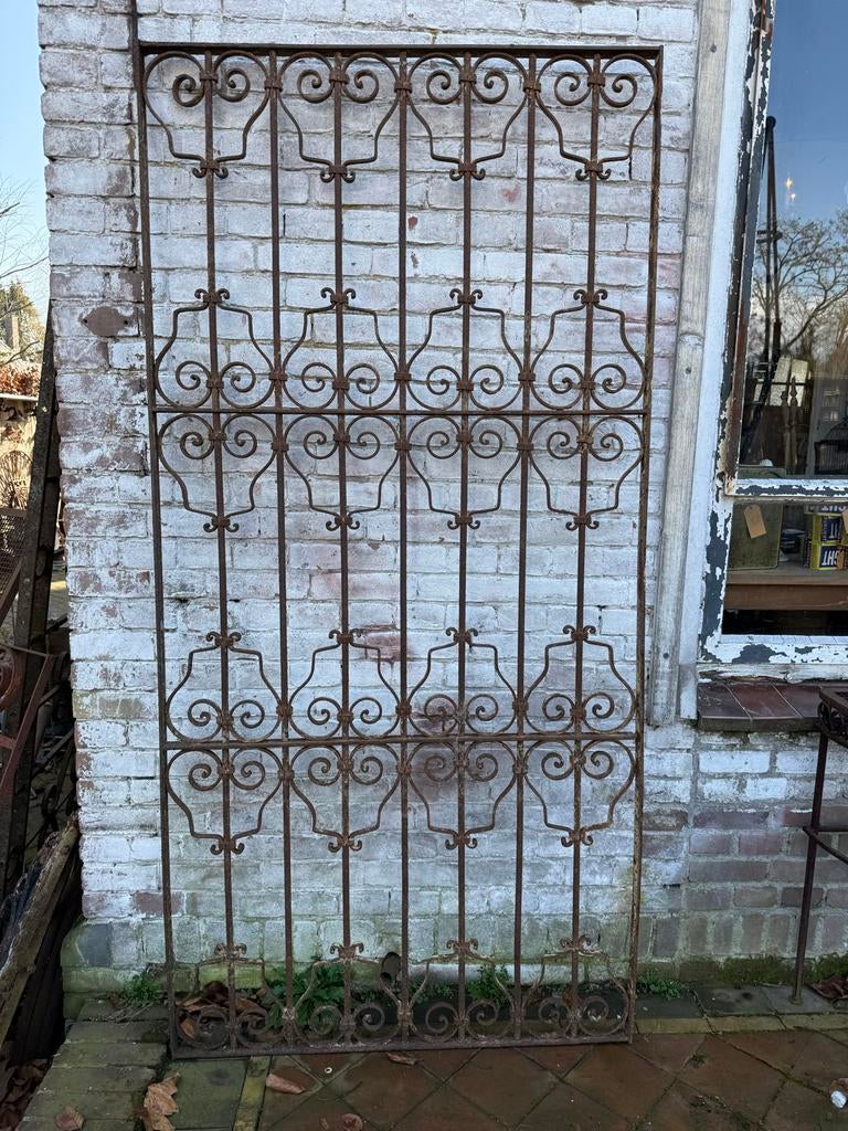 Antiek smeedijzeren hek, Ophalen