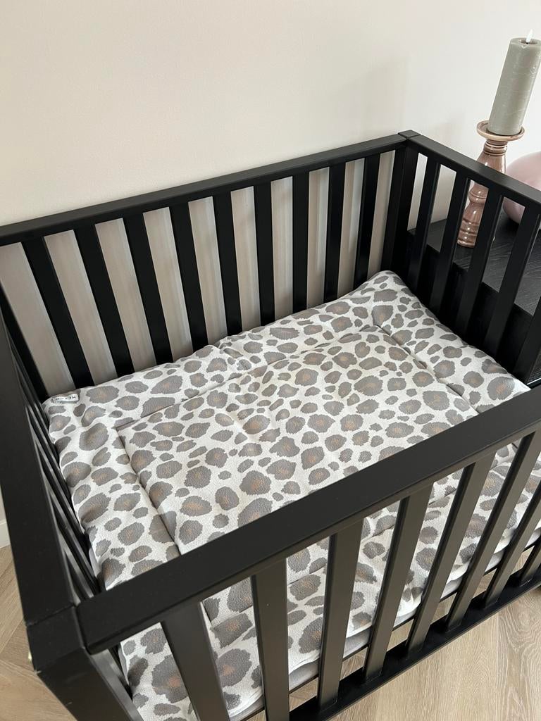 Childhome Box Antraciet met Wieltjes + Matras & Boxkleed, Ophalen, Zo goed als nieuw, Boxkleed