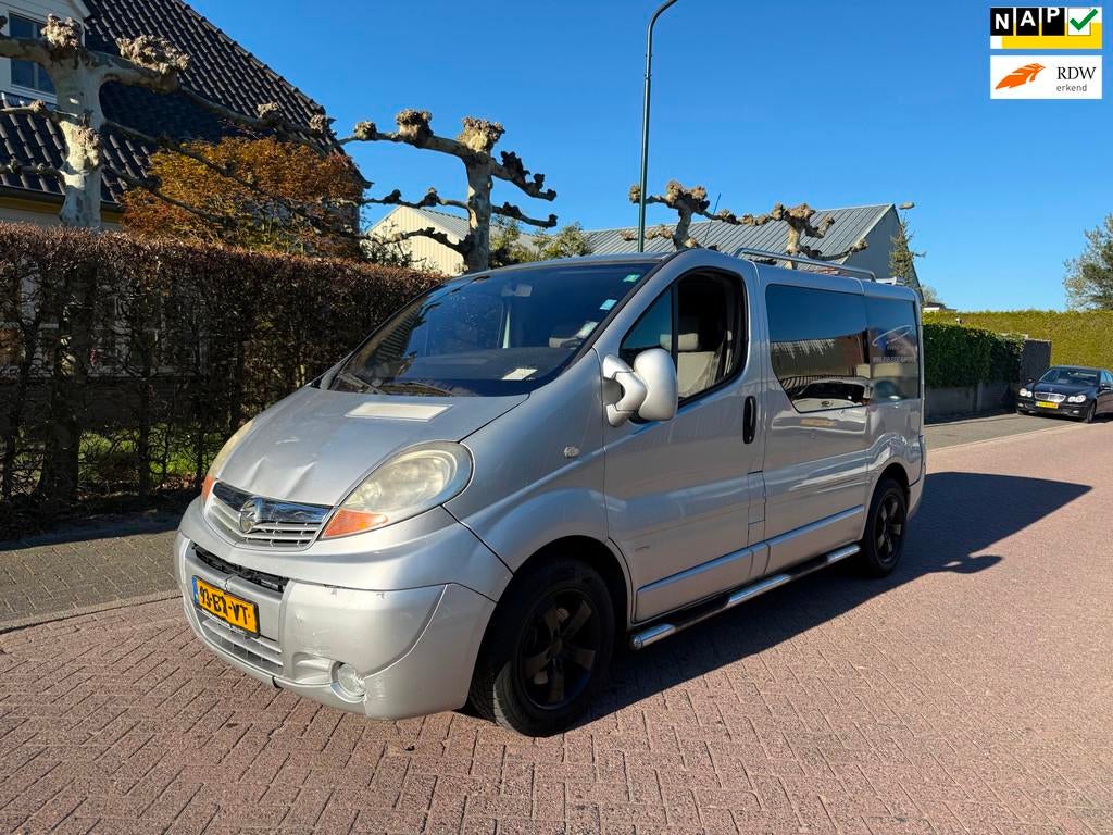Opel Vivaro 2.5 CDTI L1H1DC Cosmo Airco AUT, Auto's, Bestelauto's, 135 pk, Gebruikt, 4 cilinders, 2000 kg