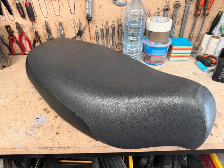 Piaggio skr zadel 50cc 125cc 180cc, Motoren, Tuning en Styling, Ophalen of Verzenden