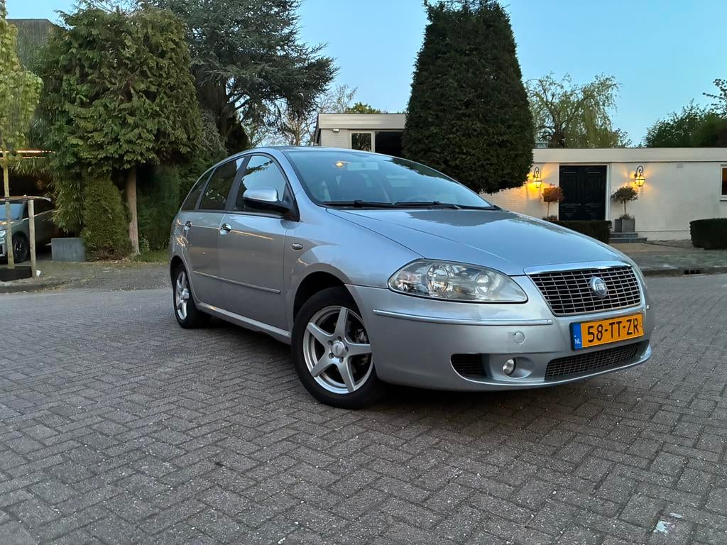 Fiat Croma 2.2 16V AUT 2007 Grijs NAP/cruise, Auto's, Fiat, 4 cilinders, 700 kg, 1505 kg, Bedrijf