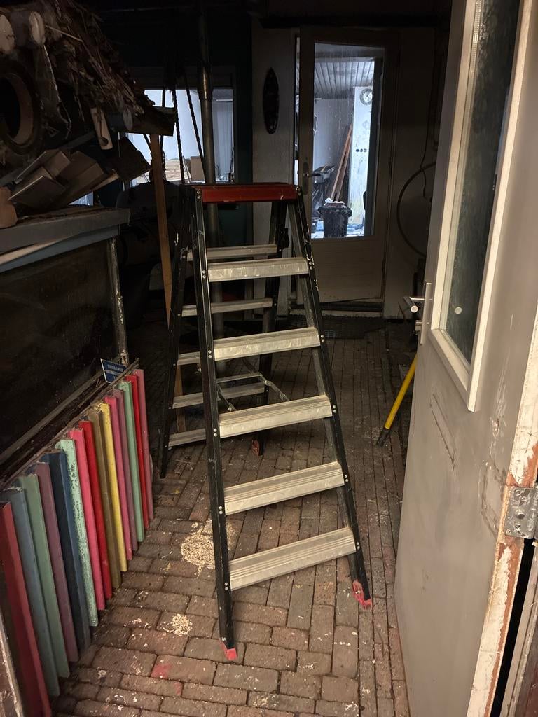 Altrex trapje met 6 treden in goede staat !!, Doe-het-zelf en Verbouw, Ladders en Trappen, Ophalen of Verzenden, Gebruikt, Trap