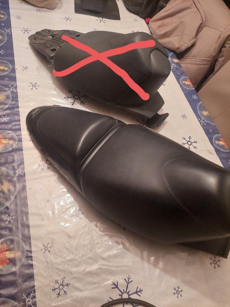 Aprilia sr 50 zadels en factory zadels, Ophalen of Verzenden, Gebruikt, Zadel, Aprilia