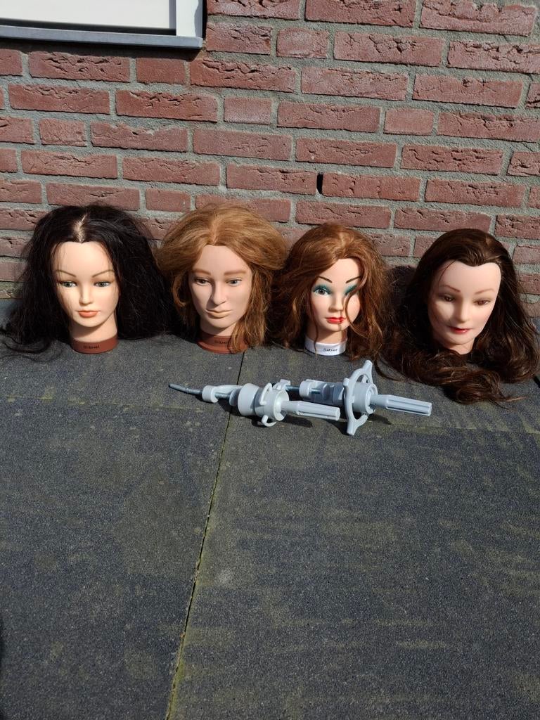 4 Oefenhoofden voor kappersopleiding en 2 x standaard, Ophalen