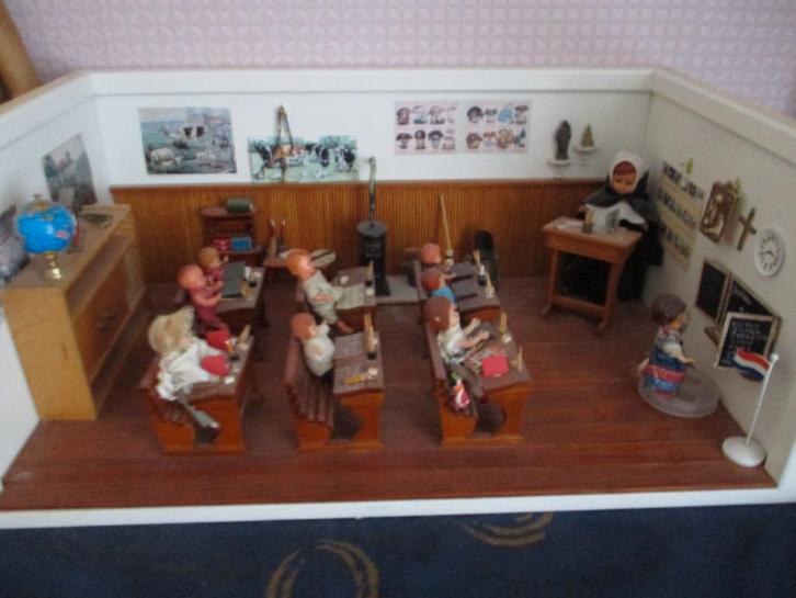 Poppenhuis klas jaren 50., Verzamelen, Poppenhuizen en Toebehoren, Gebruikt, Poppenhuis, Ophalen
