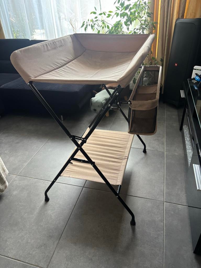 Verschoontafel- Beige, Kinderen en Baby's, Badjes en Verzorging, Overige merken, Overige typen, Ophalen of Verzenden, Zo goed als nieuw