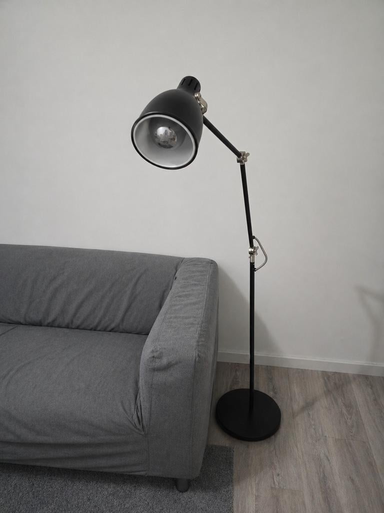 GRATIS - Zwarte staande lamp, Ophalen, 150 tot 200 cm