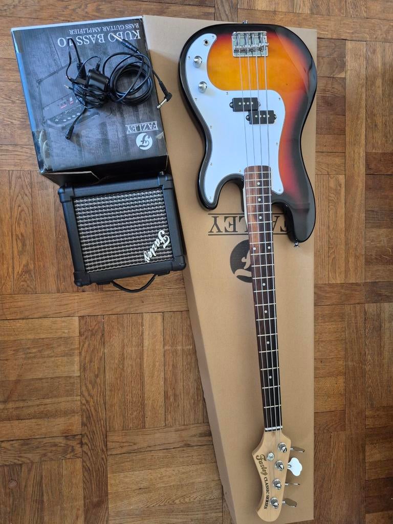 Basigaar Fazley FPB118 Sunburst + versterker + kabel, Ophalen, Zo goed als nieuw