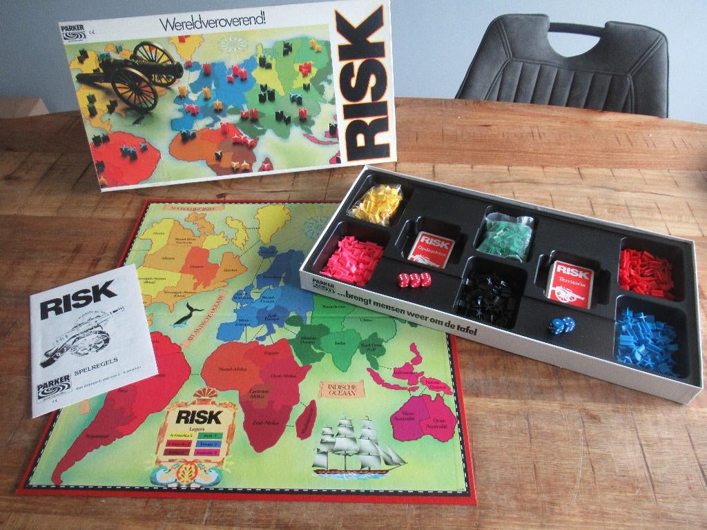 Compleet spel Risk in de witte doos oude versie editie., Hobby en Vrije tijd, Gezelschapsspellen | Bordspellen, Ophalen of Verzenden