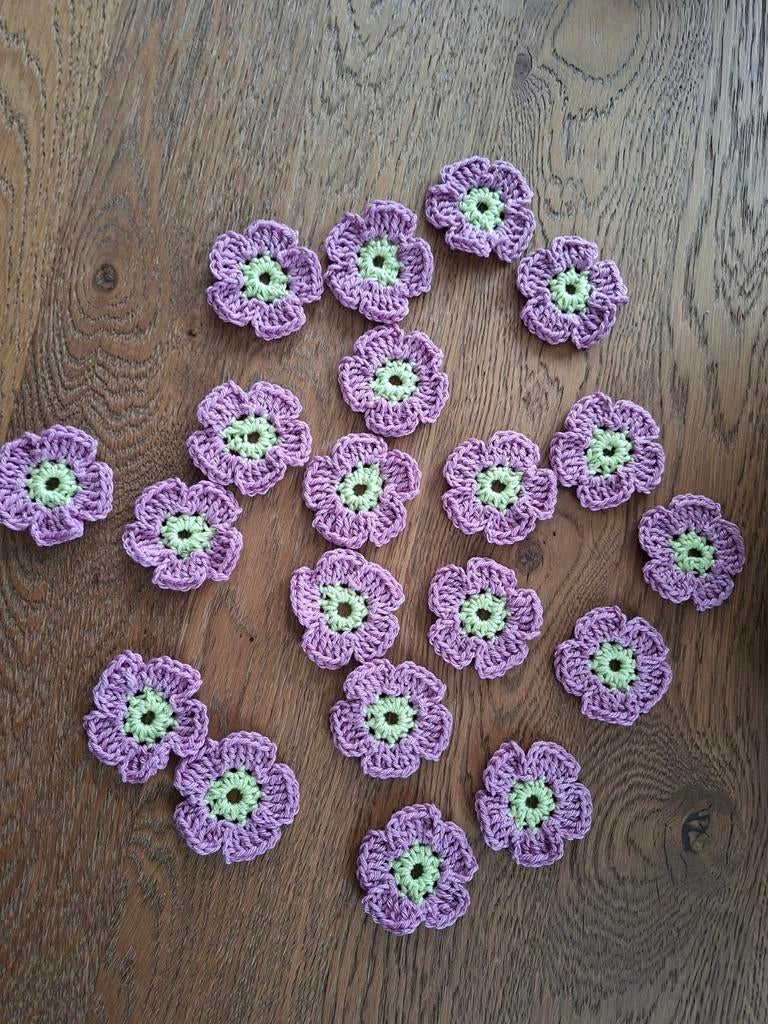 20 Lila/Groene Gehaakte Bloemen - 5 cm, Ophalen of Verzenden, Nieuw, Overige typen
