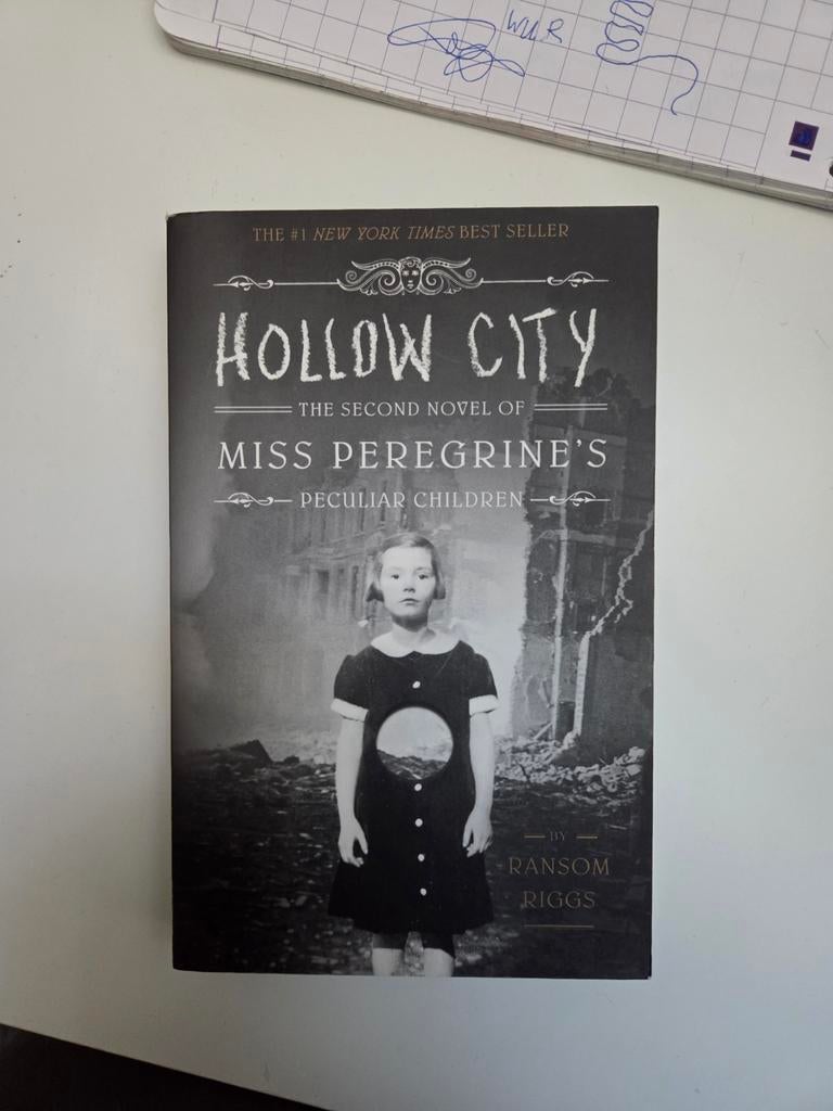 Hollow City - Miss Peregrine's Peculiar Children Boek, Boeken, Ophalen of Verzenden, Zo goed als nieuw, Ransom Riggs