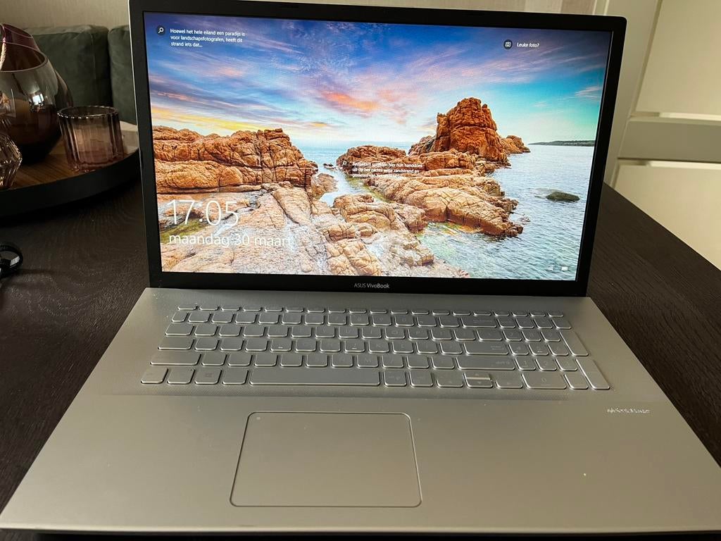 Te koop Zeer nette ASUS VivoBook 17 (Model X712DA)., 2 tot 3 Ghz, Ophalen of Verzenden, Zo goed als nieuw, SSD
