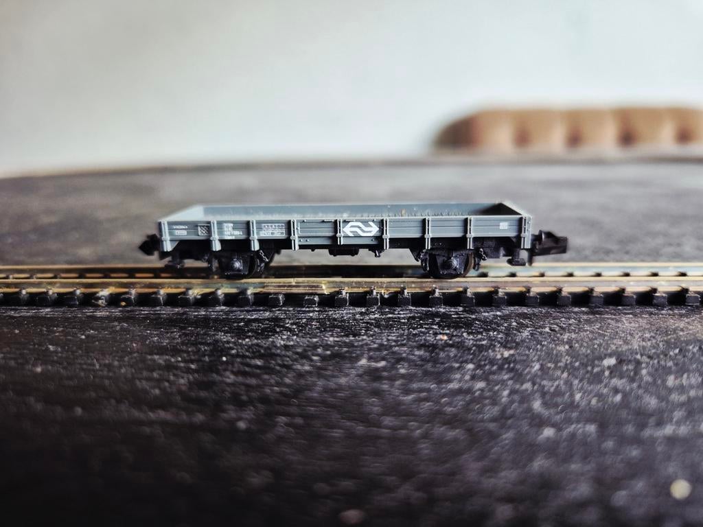 Minitrix 13638 Lage Bakwagon Grijs N-Spoor NS, Hobby en Vrije tijd, Modeltreinen | N-Spoor, Gebruikt, Gelijkstroom, Trix, Wagon