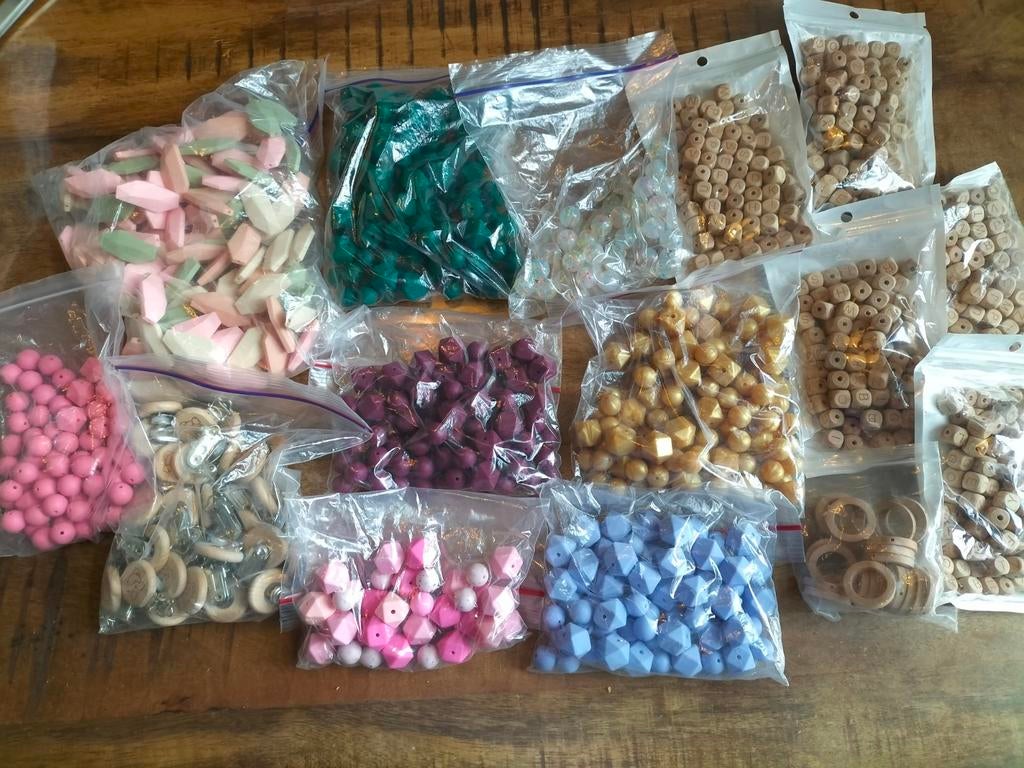 Groot pakket siliconen en houten kralen, Hobby en Vrije tijd, Kralen en Sieraden maken, Kraal, ., Ophalen of Verzenden, Zo goed als nieuw