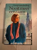 Geertje van den Berg - Nooit meer eenzaam dubbelroman, Ophalen of Verzenden, Gelezen, Berg
