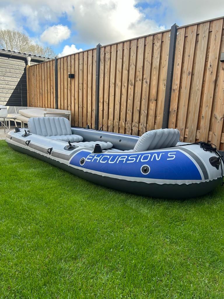 Intex Excursion 5 - 5-persoons boot met pomp en paddels., Ophalen, Zo goed als nieuw
