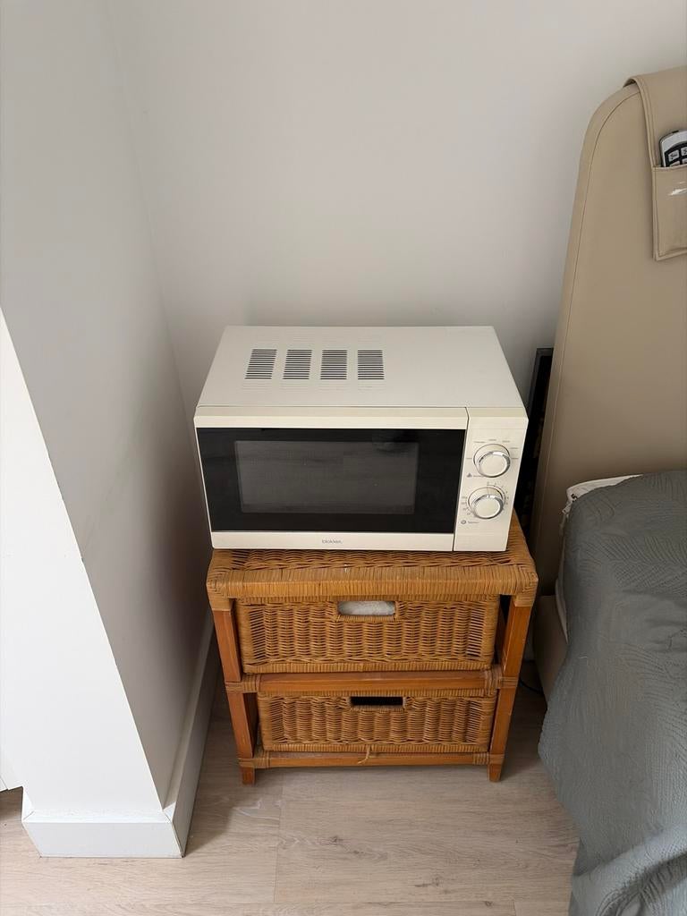 Compacte vrijstaande magnetron - Wit, Gebruikt, Minder dan 45 cm, Ophalen of Verzenden, Magnetron