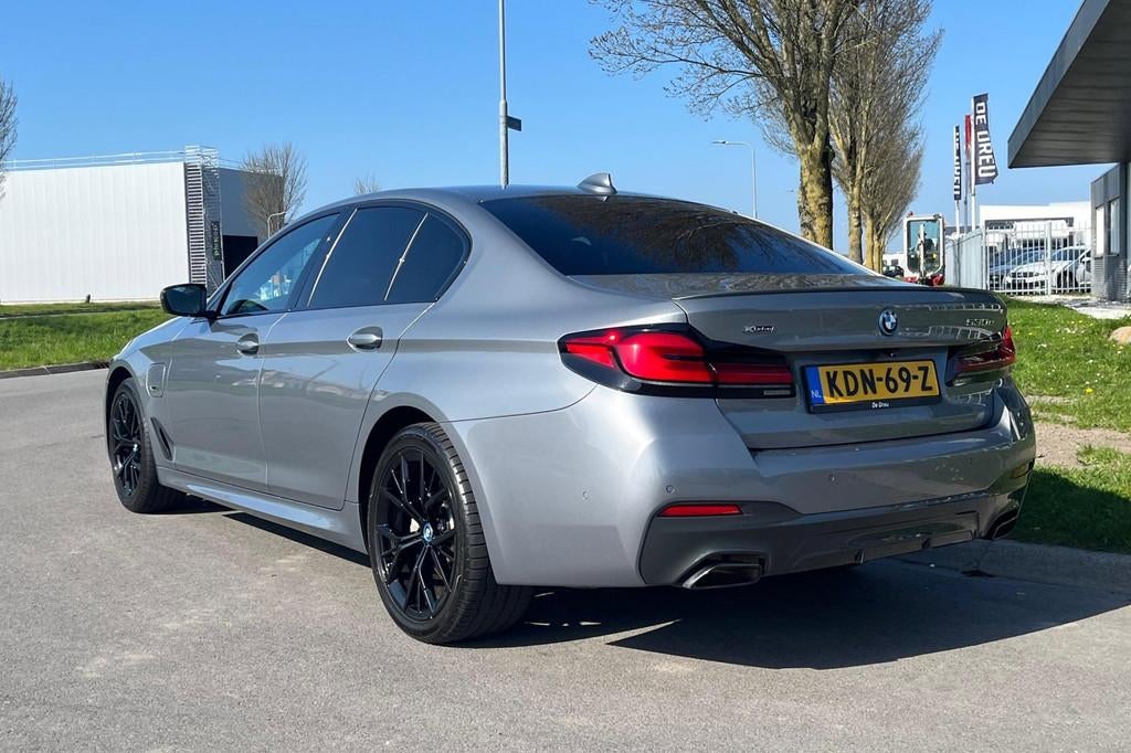 BMW 5-serie 530e xDrive Business Edition Plus | PANO | 360 C, Auto's, BMW, 1998 cc, Gebruikt, 4 cilinders, 2000 kg