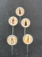 Set van 5 klederdracht speldjes - Friesland Scheveningen, Ophalen of Verzenden, Gebruikt, Stad of Land, Speldje of Pin
