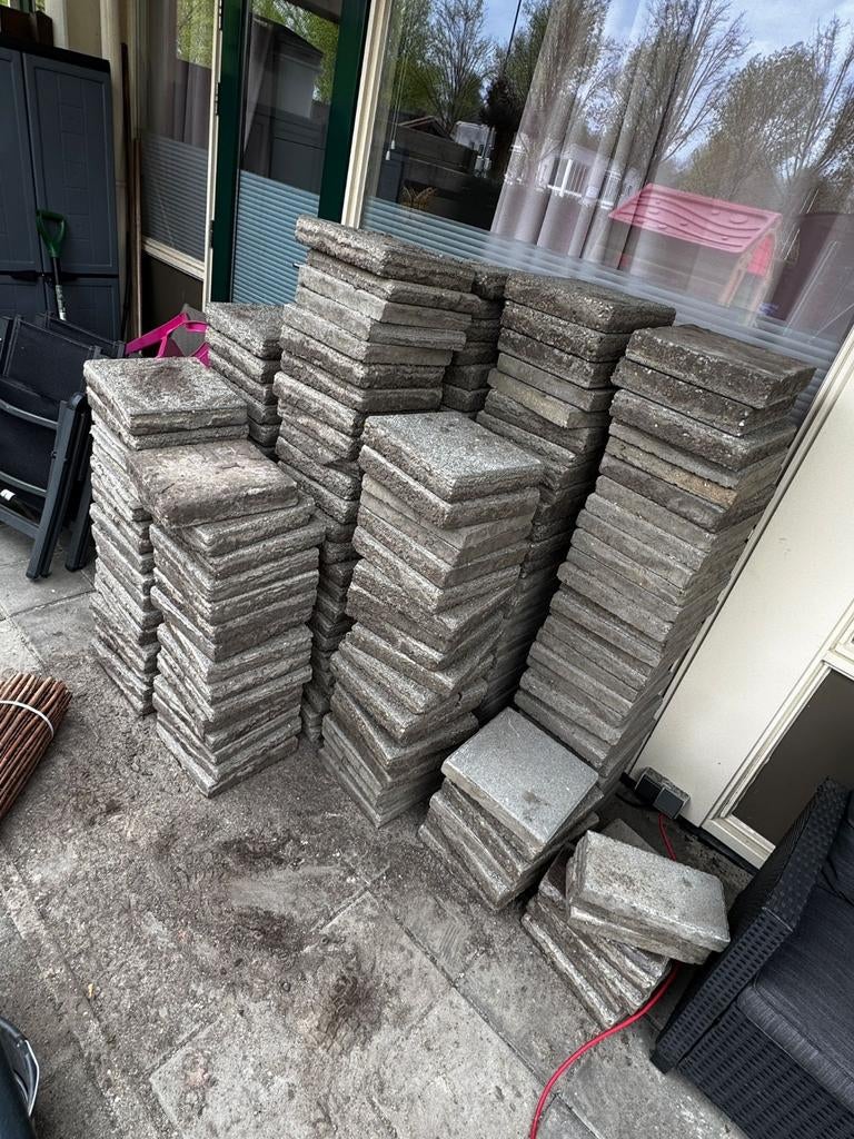 Gratis!! Stoeptegels en betontegels, Tuin en Terras, Ophalen, Gebruikt, 10 m² of meer, Beton