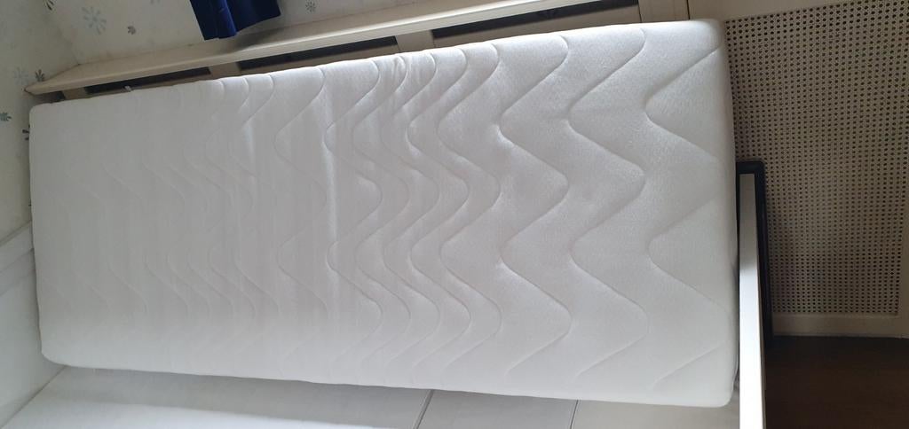 Matras die past in ikea meegroei bed, Huis en Inrichting, Ophalen, Eenpersoons