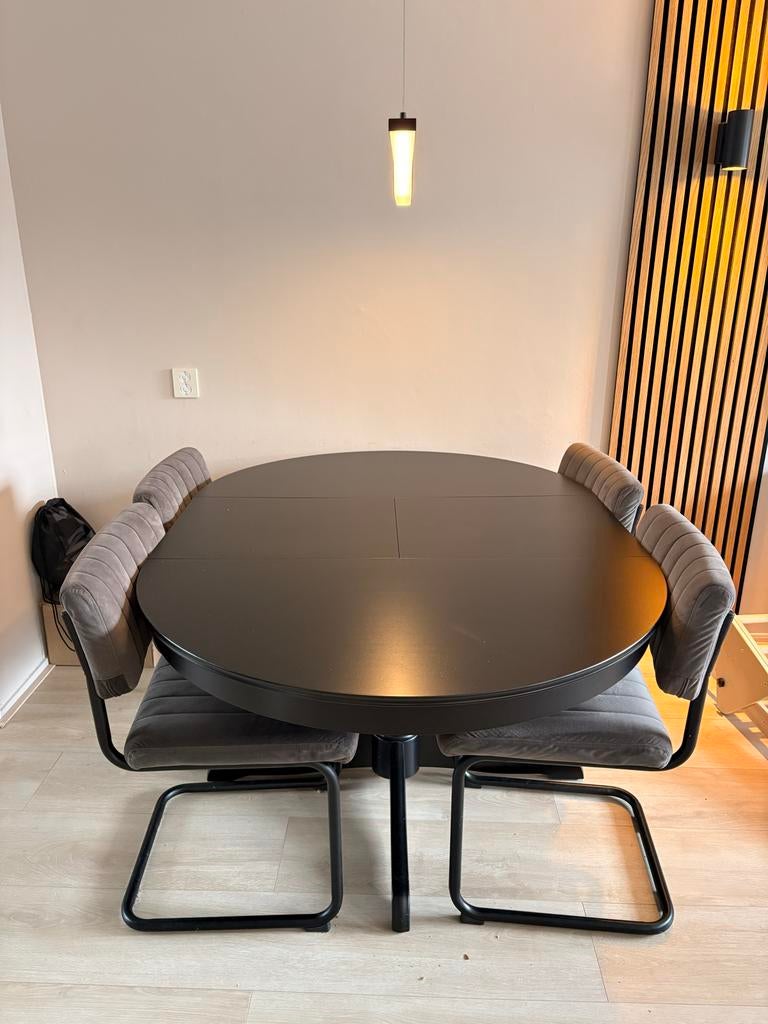 Eethoek met uitschuifbare tafel en 6 stoelen - 2 jaar oud, Huis en Inrichting, Tafels | Eettafels, Ophalen, Zo goed als nieuw