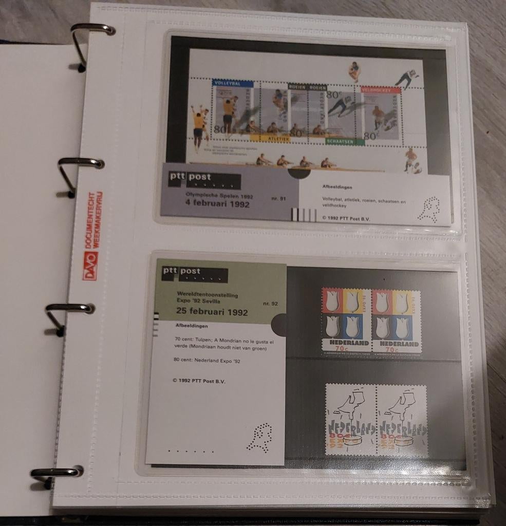 Davo album met Nederlandse postzegel mapjes 91-120, Ophalen of Verzenden