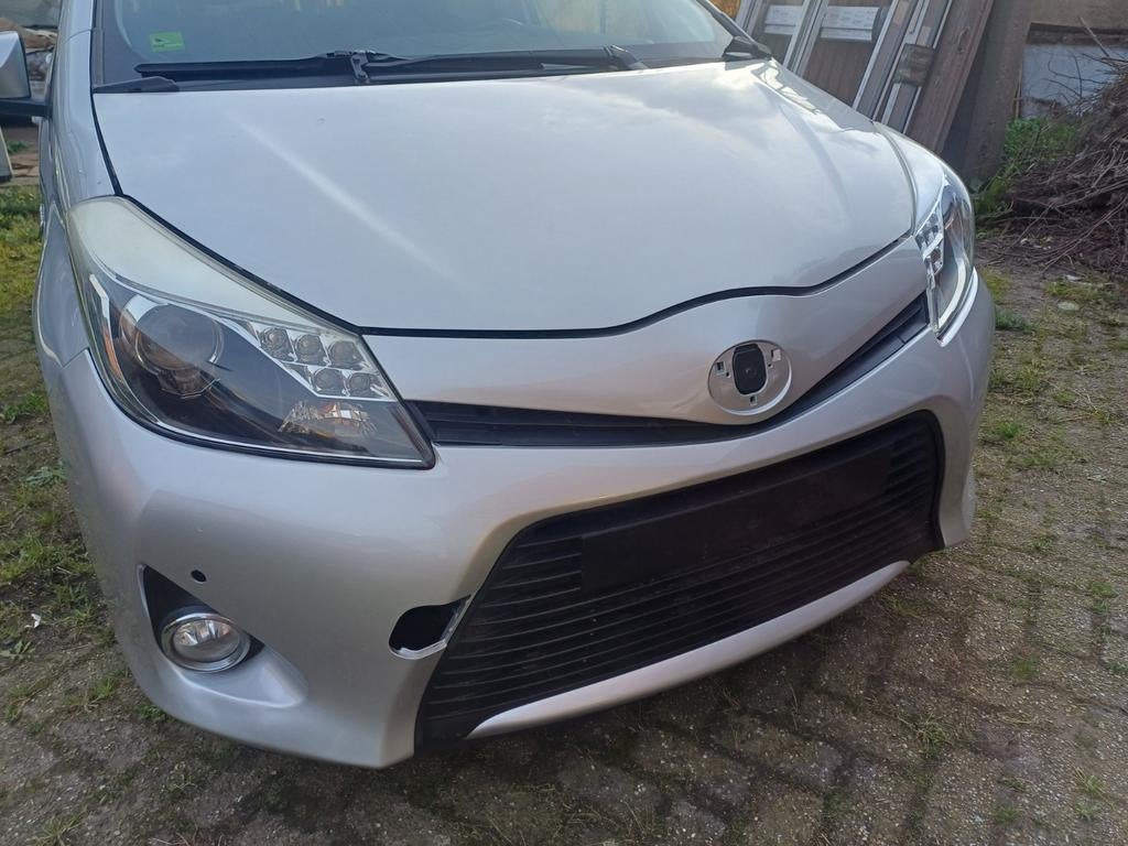 Voorbumper motorkap hybride toyota yaris vanaf bouwjaar 2014, Ophalen, Toyota, Motorkap