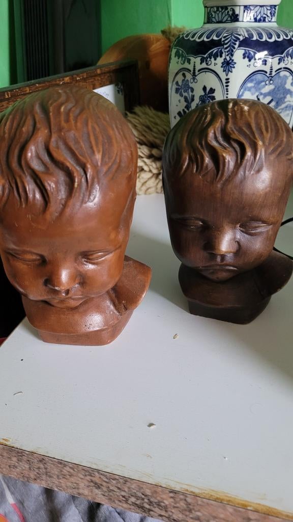 2 stenen kinderkopjes, Ophalen of Verzenden