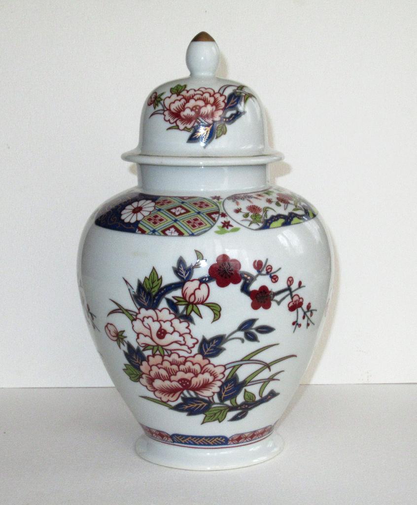 Porseleinen mooie gedecoreerd imari pot., Antiek en Kunst, Ophalen of Verzenden