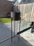 Zwarte plantenbak met standaard van Intratuin., Ophalen, Gebruikt, Minder dan 60 cm, Rond