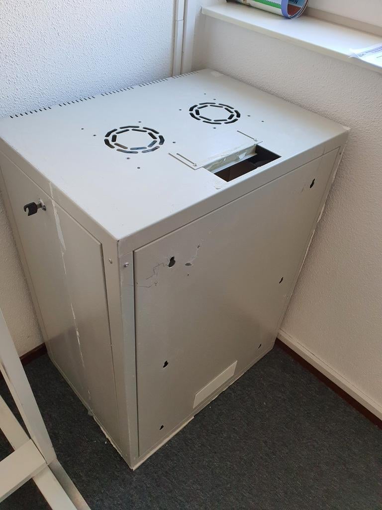Compacte Serverkast/Patchkast met Ventilatie, Computers en Software, Serverkasten, Ophalen, Gebruikt, Plaatstaal